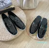 2024 Slippers Slippers Comfort Sandaal Stuk Geborsteld Leer Casual Lakleer Schoenen Dames Klassieke Matte Outdoor Sneakers