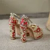 Sandalias de lujo doradas metálicas para mujer, sandalias con tachuelas, tacones cuadrados, zapatos femeninos, plataforma, flor, cristal, sexy, peep toe, bombas de verano para mujer