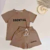 Pojkar designers kläder småbarnskläder sätter sommar baby kortärmad t-shirt shorts 2st.