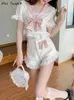 Kvinnors blusar sommar spets kawaii söta blus kvinnor 2024 bow koreansk mode söt kvinnlig puffhylsa japansk college stil casual toppar