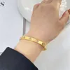 Original 1to1 C-Arter-Armband für Paare, modisch, leicht, luxuriös, Edelstahl, 18 Karat Gold, für Damen und Herren, trendig, farblos, fortschrittlicher Geschenkschmuck, W01F