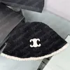 Lady Designer Polar Kova Şapkaları Uzun boylu resmi şapkalar Kadın Lüks Tasarımcılar Kabarık Kapaklar Güneş Bonnetler Kış Beanie Takılı Kapaklar C Sunhat