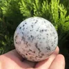 Dekorativa figurer 1 PCS Natural Kiwi Jasper Ball Healing CryTsal Stone Sphere for Home Decoration