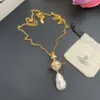 L'imperatrice vedova Xis New Saturn esagera lo stile del lusso leggero di alta qualità con una collana di perle a goccia d'acqua
