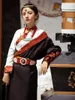Etniska kläder tibetanska kvinnors kostymer reser pografiska mantel skjorta