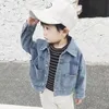 Jaqueta infantil casual meninos jeans de cor sólidos casacos de moda meninas jeans roupas de bebê para crianças.