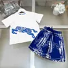 Nya Kids Tracksuits Summer Baby T-shirts Suit Size 100-160 Blue Knight Mönster Print Kortärmad och rutig tryckt shorts Jan20