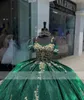 Zarif Shinny Spagetti Green Quinceanera Altın aplikelerle 2024 Balo Gown Tatlı 16 Elbiseler Korse Prenses Vestidos De 15 322