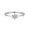 Klusterringar 925 Sterling Silver Snowflake Ring för kvinnor med en känsla av nischdesign. Micro Set Zircon Simulation Diamond