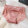 Andra trosor PCS/ M-XL Sexiga spetsar Kvinnors Ice Underwear Pants Plus Size Fashion Traceless Briefs Girls Bow Underpants Female Lingerie YQ240130