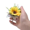 Fleurs décoratives 2 pièces boutonnière de tournesol pour hommes mariage jaune marié avec épingles paniers extérieurs artificiels