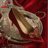 Robe chaussures rouge satin femmes pompes fleur d'or bout pointu mince talons hauts sans lacet stiletto élégant banquet fête mariage femme