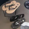 Kapty Flip Flops Men Soft Wygodne lekkie styl koreański modny modny unikalne buty bez pośpiechu odporne na zużycie