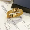 Toppkvalitet 100% rostfritt stål charmarmband för män kvinnor designer extravagant märke dubbel bokstav guld pläterad armband fashi263s