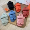 18 couleurs Luxurys Fashion Teddy Bear Sandales Cadeau Femme Hiver Chaud Fluffy Pantoufles Designer Intérieur Fuzzy Sandale Vintage Slipper Slides Tazz Casual Shoe Sliders