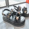 Летняя платформа сандалии сандалии цветочные модные квартиры женская обувь 2024 платья тапочки повседневные шлепанцы шлепанцы 962