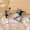 Brosches Banksy Art Emamel Pin Flower Thrower Girl With Balloon Hoppas alltid Brosch Lapel ryggsäck Badge Jewelry Gift till vänner