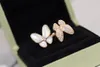Deux papillons entre anneau de doigt pour les femmes Orrous Earts Set Designer Bijoux Mingle d'oreille Valentin Van Gift Engagement Girls Love