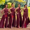 Burgundry Druhna Sukienki jedno ramię afrykańska Nigeria Druhna sukienka seksowna wysoka dzielona sukienki dla arabskich czarnych kobiet gościa nr036