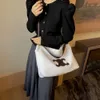 YENİ Minimalist Sonbahar Kış Kapasitesi Tote üst düzey ve şık büyük çanta, Kore gidip gelme modaya uygun omuz çantası 2024 Tasarım Moda% 78 OFF Mağaza Toptan Satış