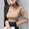 Koszule damskie 2024 Gruba ciepła koszula w stylu koreański Slim T-shirty Tshirts Bawełny długie rękawy zimowe topy tee femme jesienna biała czarna