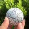 Dekorativa figurer 1 PCS Natural Kiwi Jasper Ball Healing CryTsal Stone Sphere for Home Decoration