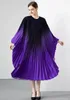 Abiti casual Miyake Autunno Abito lungo pieghettato Donna Batwing Manica intera Gradiente Allentato Large Size Vintage Party Maxi Abiti 2024