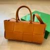 Totes Bag Designer Weave äkta läder Luxury Leather Hand Luxury Weaving Bottega Capacity Beach Cowhide Work Travel Shopping 240115