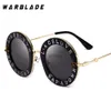 Sonnenbrille 2021 Neue Mode Bienen Retro Runde Buchstaben Transparent Rahmen Tönung Objektiv Sonnenbrille Trending Damen Sommer Sonnenbrille YQ240131