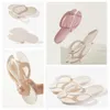 Designer Slides Summer High Quality Personality Lady Slippers Outdoor Fashion Bekväm mjuk Solade Sandals Bad Bath Non-Slip Room 36-44 EUR