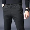 Pantaloni da uomo 2024 gamba dritta casual gamba sciolta di velluto addensato di tendenza in stile coreano occidentale.