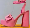 Designer-Schuhe, modische Schnalle, rosafarbenes Lackleder, hochhackige Schuhe, Designer-Plateau-Absätze, Knöchelwickel-Sandale für Damen