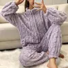 Pyjamas en tissu peluche doux pour femmes, ensemble d'hiver confortable avec col montant, texture épaisse et chaude, fermeture à glissière, vêtements de maison pour femmes