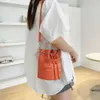 دلو Totebag للسيدات الجديد الكتف الفردي العصري متعدد الاستخدامات حقيبة Crossbody حقيبة 2024 تصميم 78 ٪ قبالة المتجر بالجملة