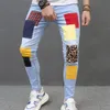 Mannen stijlvolle gepersonaliseerde patchwork potlood jeans broek hiphop mannelijke skinny jogging denim broek 240125