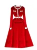 Grundläggande casual klänningar Röd långvarad färsk 2024 Vår/sommar kvinnors designfärg Blockeringstemperatur Ultra tunn passform full hylsa tröja z4867 J240130