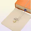 Turtle Star Blue Lettera Treinone Collana a ciondolo per uomini Donne è una catena di gioielli di design semplice ed elegante catena d'oro LU9047793