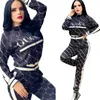 Kvinnors sportiga spårdräkter Casual Hooded Sweatshirt and Pants Two Piece Set kläder Långärmad tröjor och tröjor Matchande fall