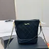 Luxury Bucket Bag Portable Black Channell Bag Tote Bag Metal Chain Bag kan användas för Crossbody som bär stora kapacitet Ryggsäckar Designer Tote Bag Designer