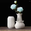 Vases White Ceramic Vase European Style Flower Pot Plants Modern Home Decorations Vintage Desktop Porcelain Ornaments Handicrafts