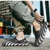 Slajdów platforma poślizgowa Projektant Mężczyźni przeciwnikowi lekki oddychający oddychający super miękkie sandały Sandały z płaskim letnim pantoflem plażowym 817 per