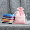 50 PCSLOT DrawString Satin Påsar för julårets Party Smooth Touching Silk Gift Tyg Package Puch 240129