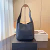 Oryginalna skórzana torba na ramię luksusowe damskie torebki torebki torebki crossbody hobo kubełko kupujący lady designerskie torby 240115