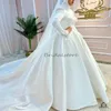 Elegante abito da sposa musulmano arabo saudita 2024 Abito da ballo con collo alto Perle di raso Abiti da sposa country Abito da sposa islamico a maniche lunghe Robe De Mariee Chiesa modesta