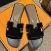 Melhor qualidade designer chinelos sandália de couro mesmo estilo para slides femininos verão outwear lazer férias slides praia chinelos planos sapatos genuínos