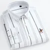 メンズドレスシャツメンズボタンダウンクラシックオックスフォード長袖垂直ストライプビジネスシャツ快適なカジュアル標準フィット