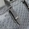 Högkvalitativ stor kapacitet Duffel Bag Chain Travel Bag Outdoor Leather Polyester Plain Stripe Bokstäver överdimensionerad universell designer Duffel Bag