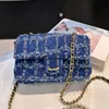 Kadın tasarımcı omuz çantası mavi sade örgü tüvit klasik flep 20/25cm iki tonlu çizgiler dekorasyon altın metal donanım matelasse zincir çapraz vücut çanta çantası