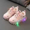 Childrens LED Sneakers Boys Fashion Lighted Buty Dziewczęta Niezlepie Luminous Footear Soft Bottom Kids Sport Casual 240223