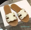 2024t Strandschoenen Luxe designer slippers Vakantie Wandelschoenen zwart, goud, zilver Met doos35